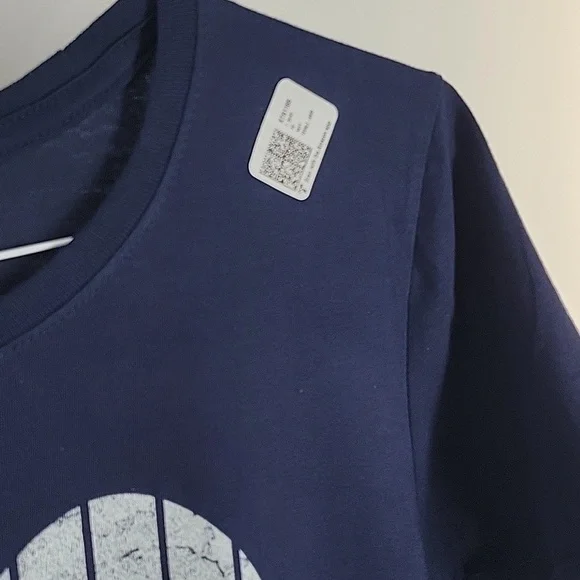 New York Heart Baseball T-Shirt With Skyline NWT - Picture 6 of 11